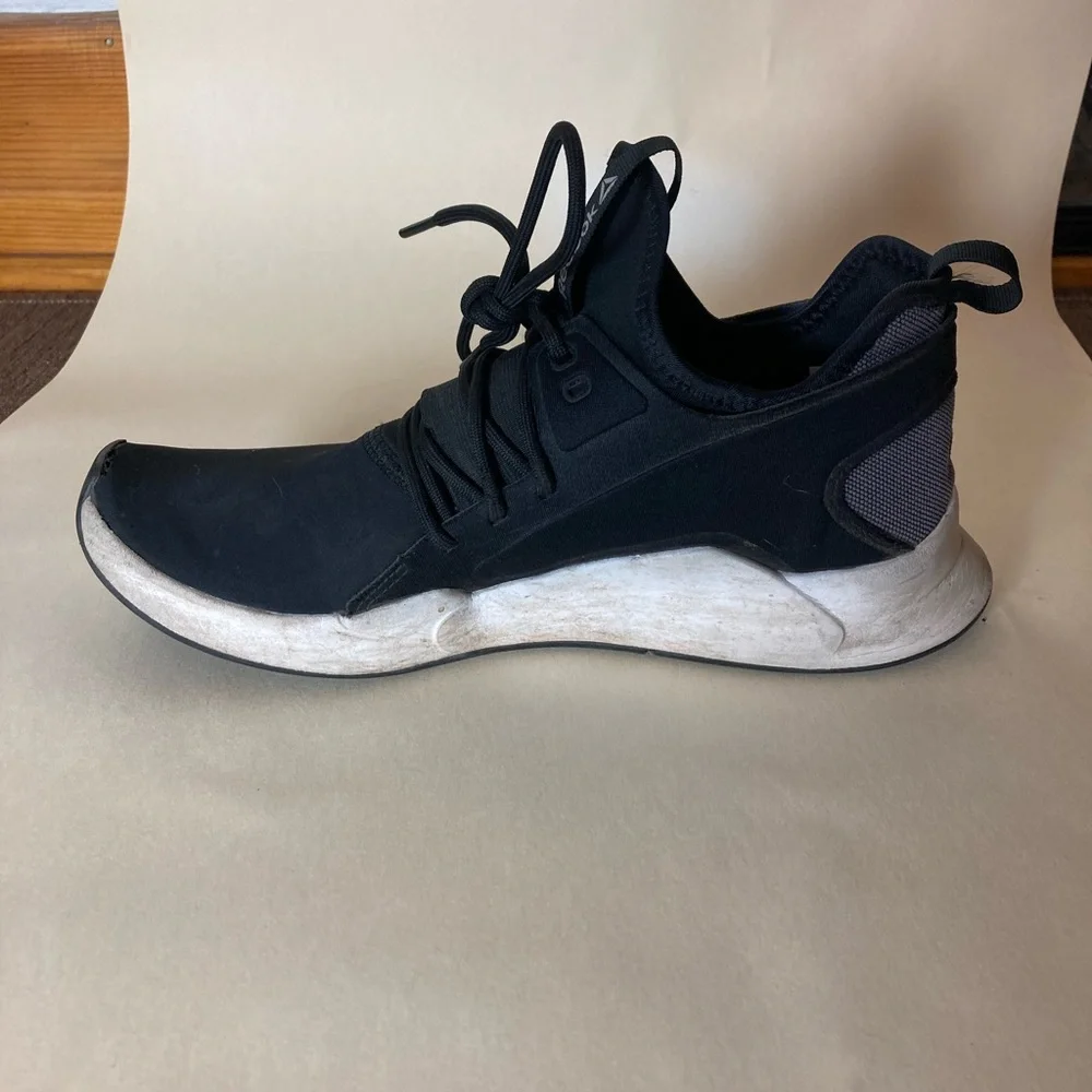 Black Reebok sneakers - Picture 3 of 4